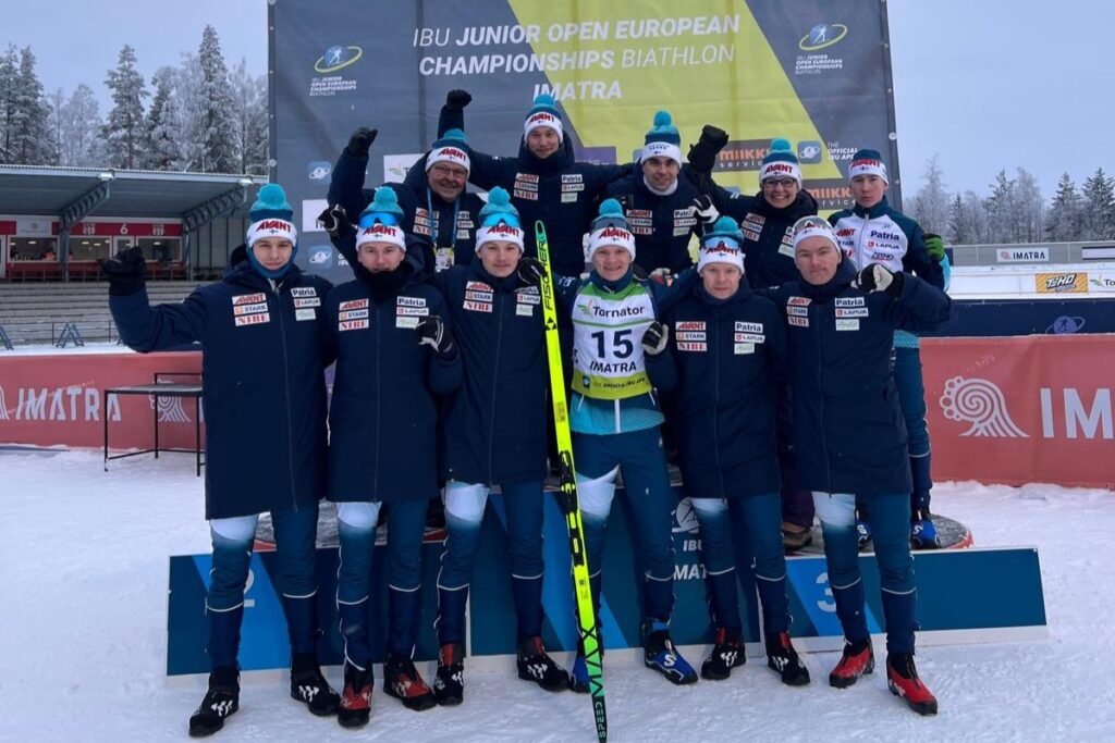 Suomen nuorten ampumahiihdon joukkue Imatran EM-kisoissa tammikuussa 2026.