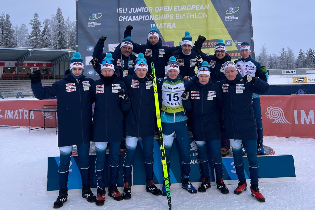 Suomen nuorten ampumahiihdon joukkue Imatran EM-kisoissa tammikuussa 2026.