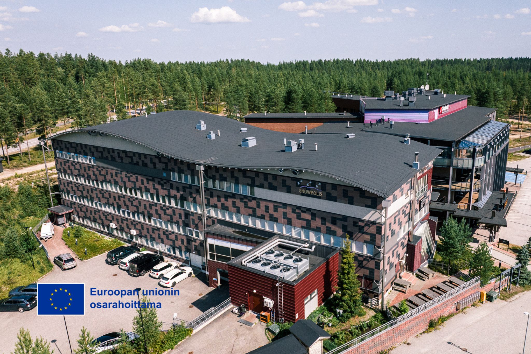 HULK-blogi-6 (1) Snowpolis rakennus dronella kuvattuna kesäisenä päivänä