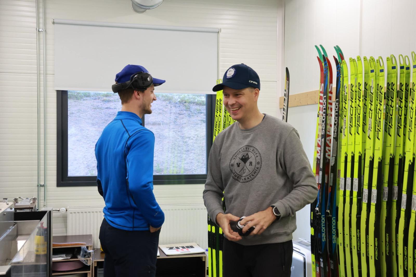 Suksihuollon asiantuntijat Juuso Joukas ja Hannu Hovila